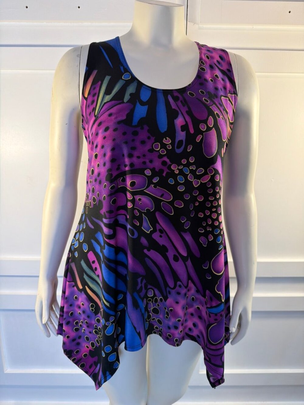 Jostar Sleeveless Tunic Top